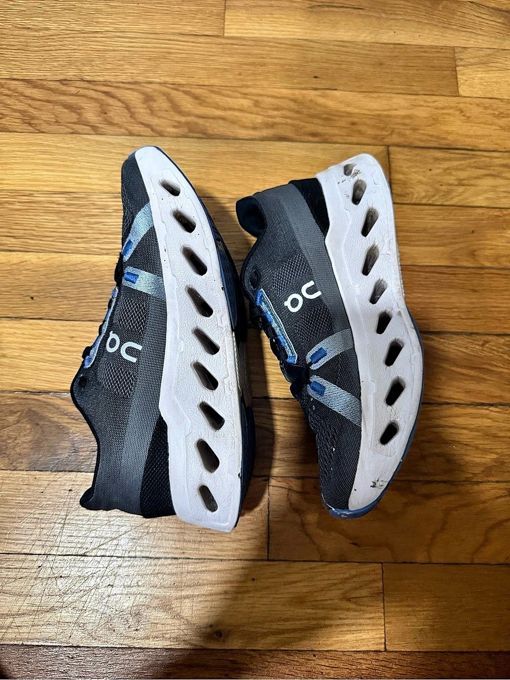 On Cloudsurfer Athletic Shoes Black & White US W6.5 - Picture 5 of 7